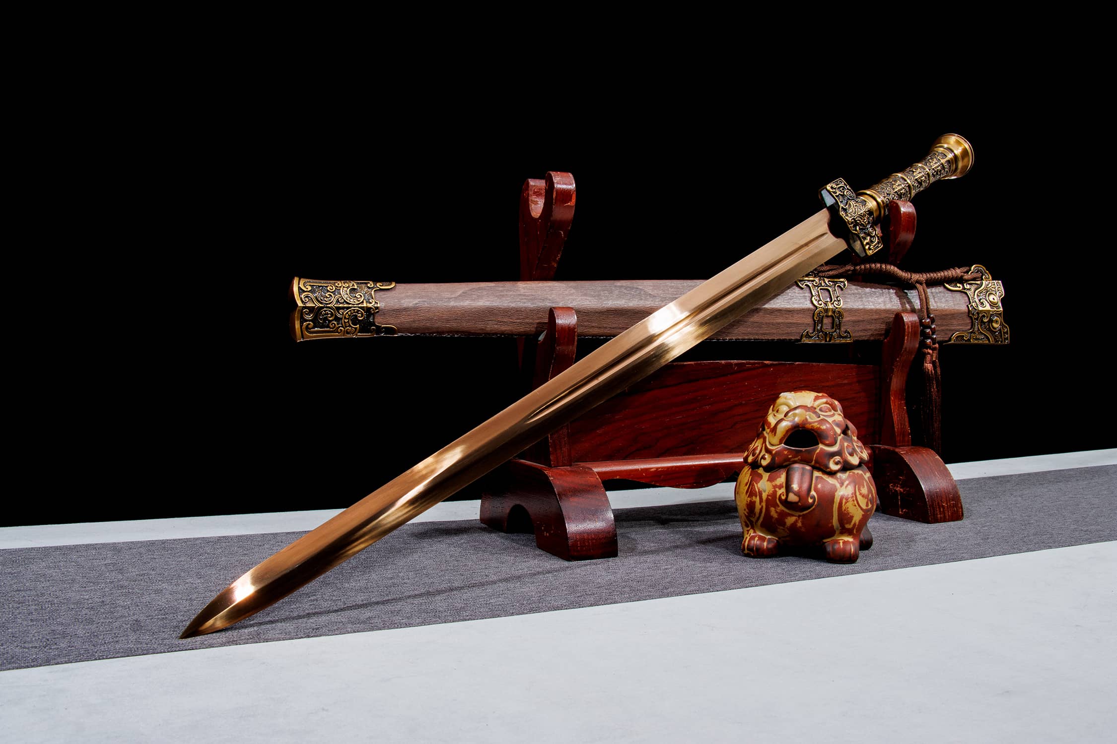 金御汉剑（俗称：汉式御制金饰剑）-ABUIABACGAAggZHcygYog-vTrwIwyhE43As.jpg